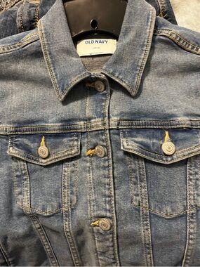 Old Navy Light Blue Denim Jacket with Contrast Stitching, Sweet for summer 🦋